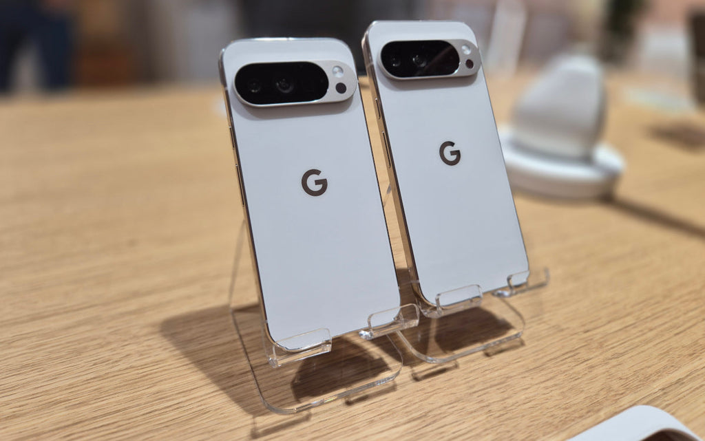 Google Pixel 10 coloris Porcelain — vue arrière
