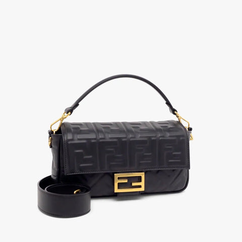 Fendi Baguette cuir noir motif FF gravé hardware doré bandoulière
